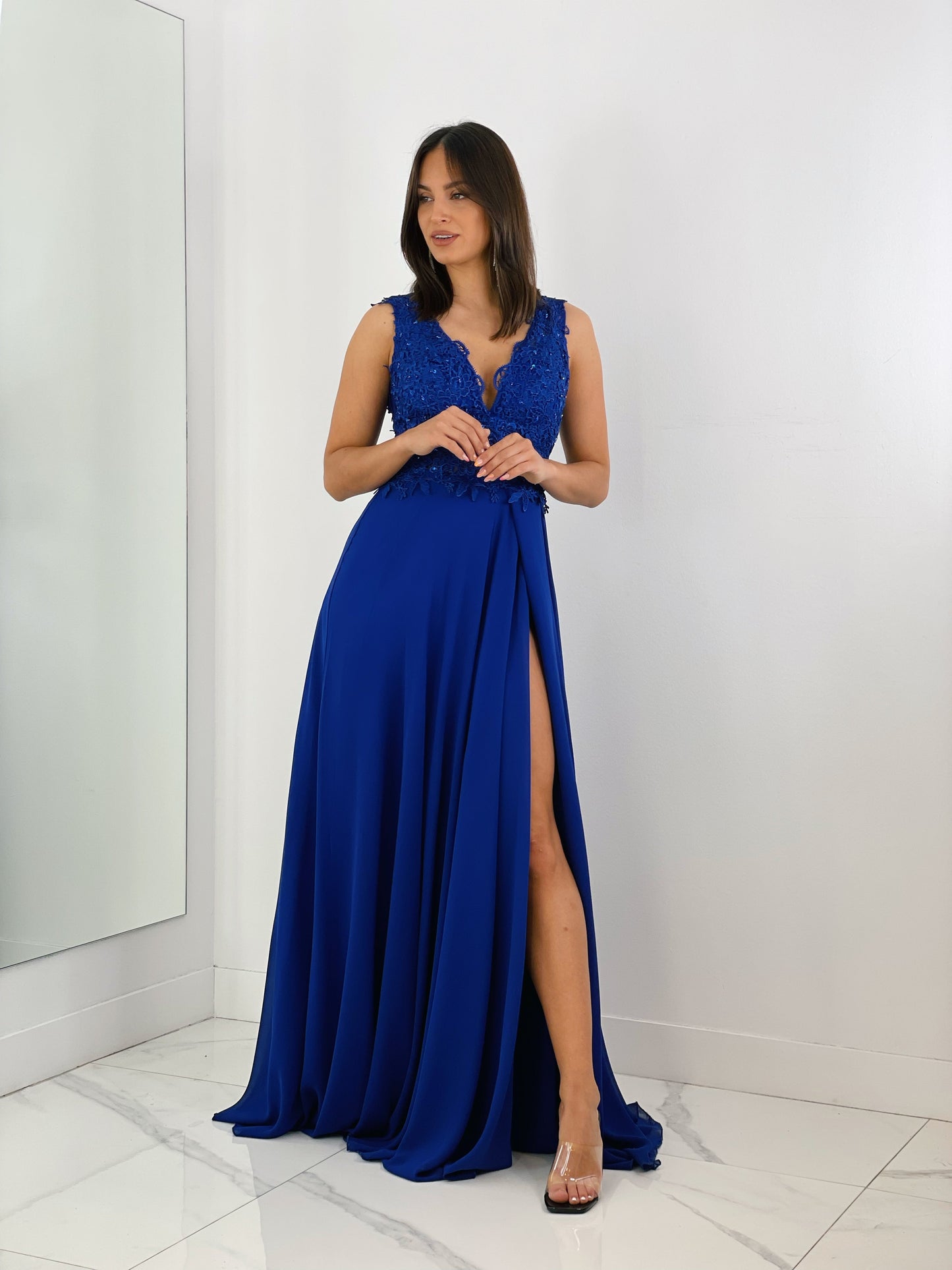 Vestido de ceremonia color azul klein con bordados | Zebra&Maduixa